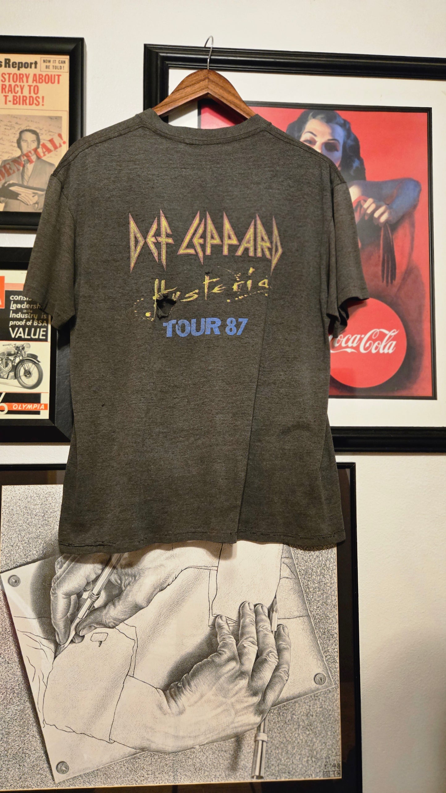 Def Leppard Hysteria (TEE AND A TAPE) Large
