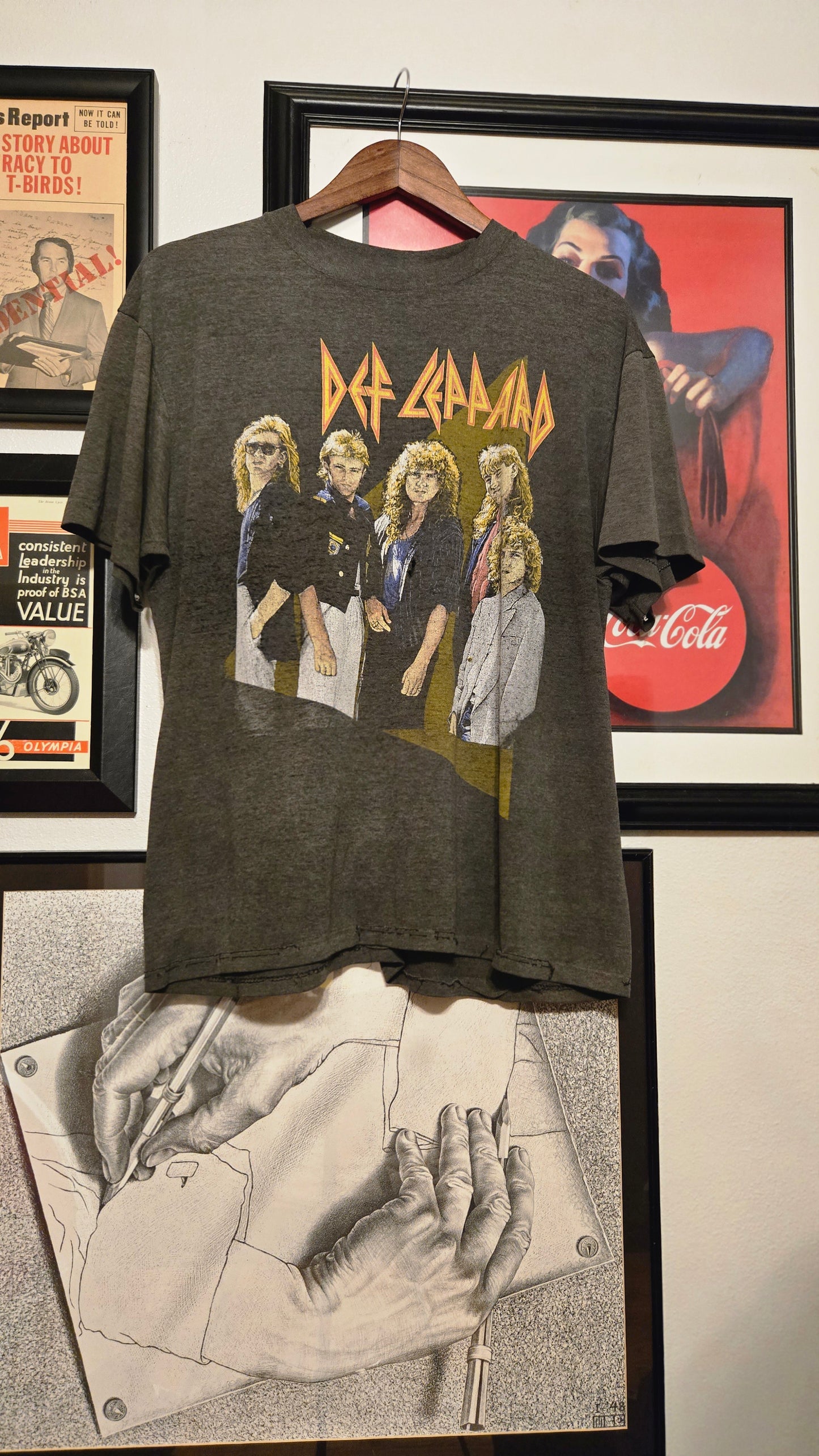 Def Leppard Hysteria (TEE AND A TAPE) Large