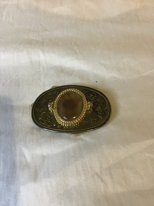 Cats eye belt buckle